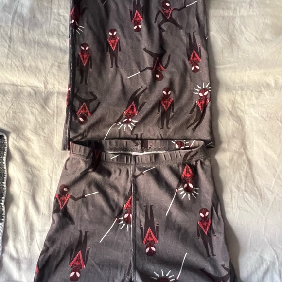 Hannah Andersen 	
Marvel Miles Morales Short John Pajamas In Organic Cotton6/7 - Picture 2 of 4